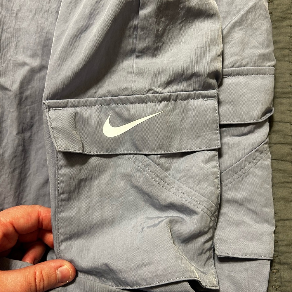 Nike Essential Women’s High Rise Woven Purple Cargo Pants - Picture 2 of 3
